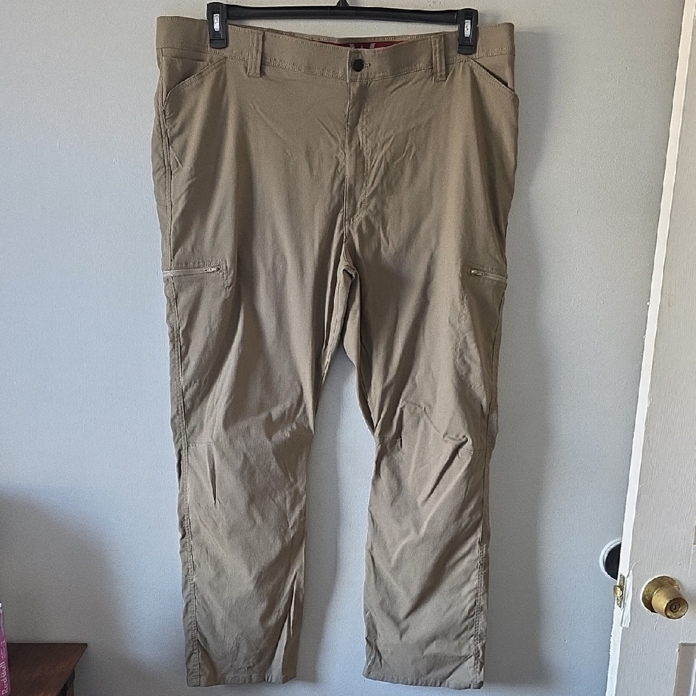 Wrangler Men's Cargo Pants in Tan Comfort Waist 44x30